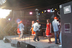 Festiwal Muzyki Folkowej – „Bartoszyce 2008” -Farma - Chłopaki w tył zwrot fot.Beata Kilanowska