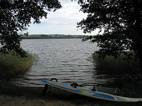 Widryńskie od strony północnej. Są tu względnie dobre warunki do uprawiania windsurfingu.