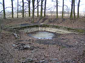 Basen w roku 2003 - częściowo zasypany